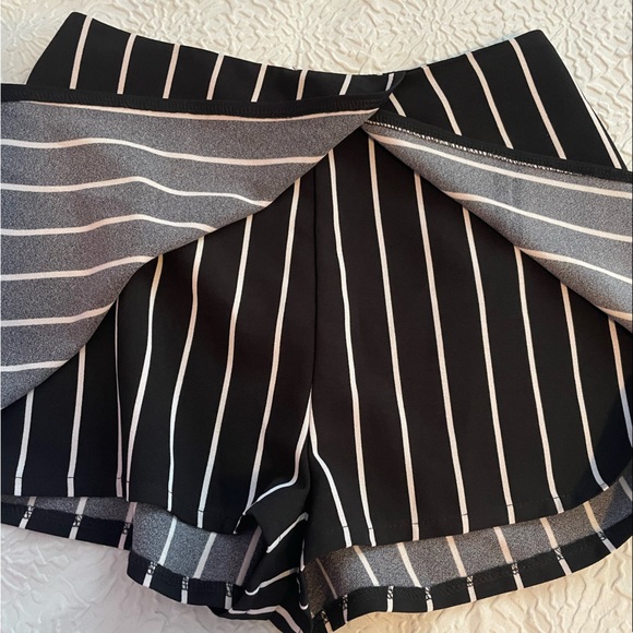Skort - Picture 3 of 3